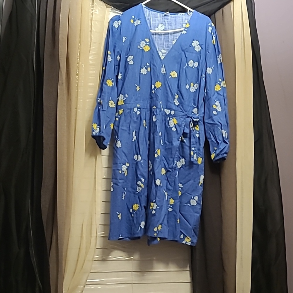 Old Navy Pre-loved Navy and White flower print dress. - Picture 3 of 7
